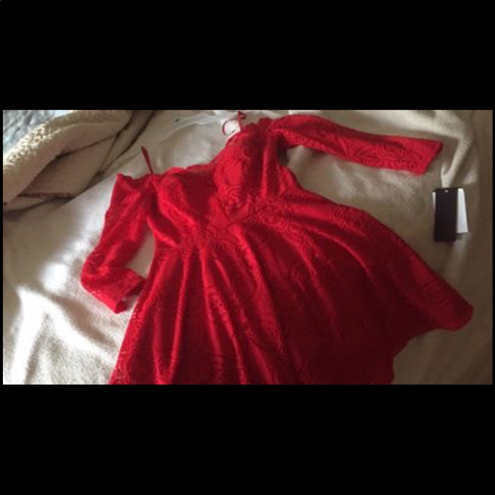 NWT size 3 lace off shoulder dress
